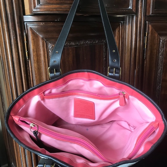 Generous Woven Coach Tote Black & Cream - Picture 10 of 15